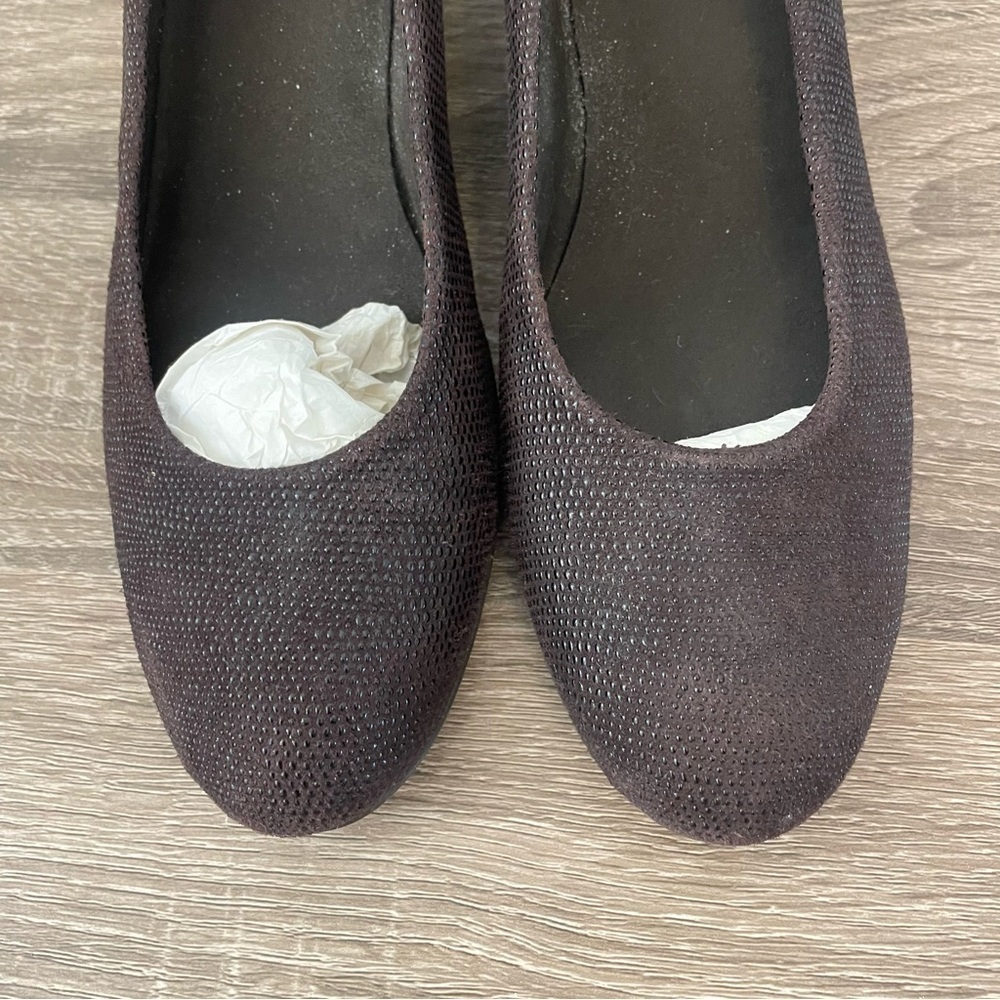 Stuart Weitzman Brown Sojourn Goosebump Wedge Pumps, Size 6.5N - Picture 4 of 9